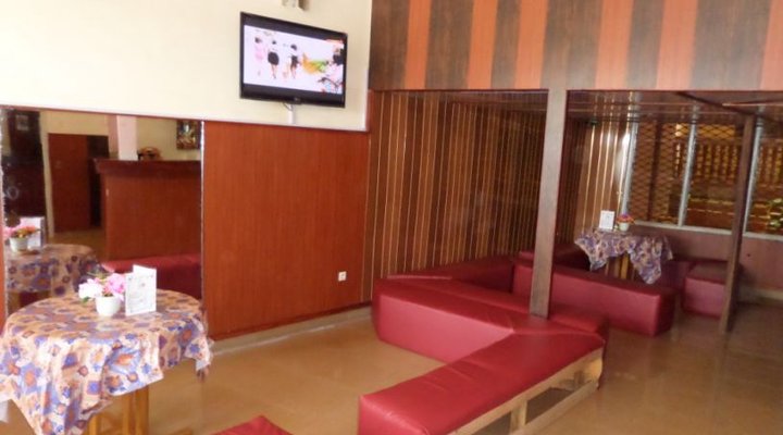 Hotel Nya Wandja Palace