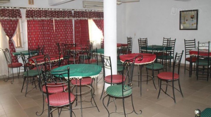 Mawkuns Hotel