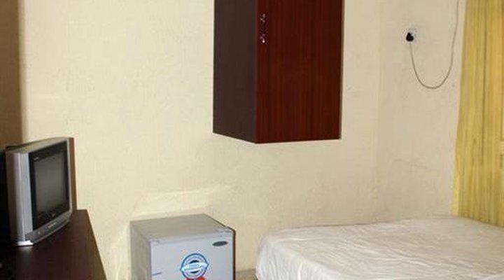 Le-Freedom Suites & Conference Inn