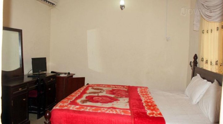 Le-Freedom Suites & Conference Inn