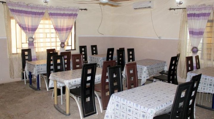 Le-Freedom Suites & Conference Inn