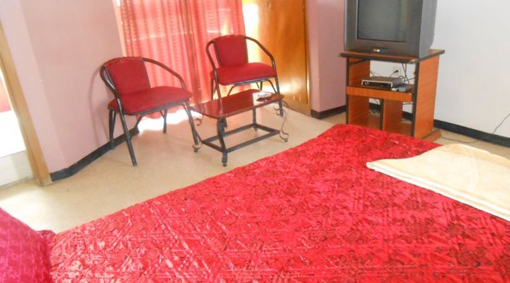 Rwenzori The Gardens Hotel