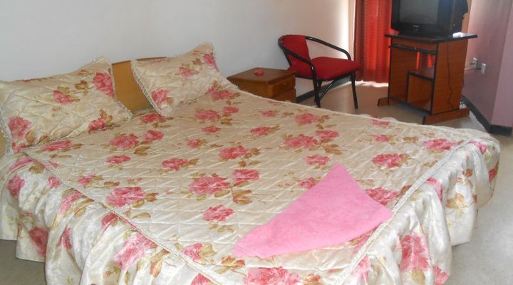 Rwenzori The Gardens Hotel