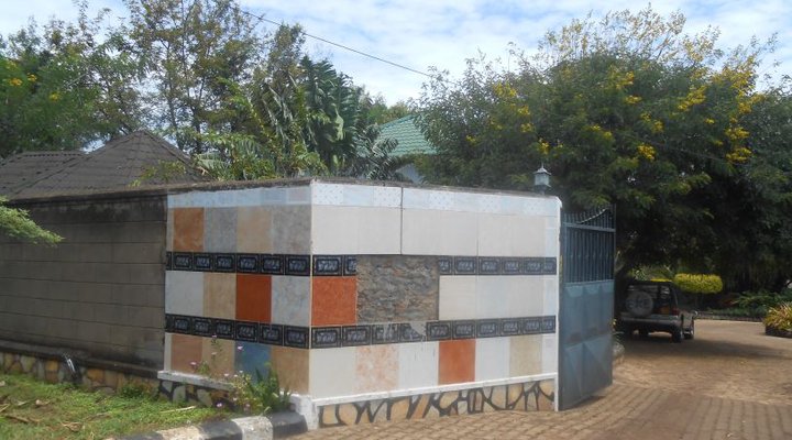 Rwenzori The Gardens Hotel