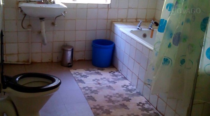 Chinhoyi Inn & Backpackers Lodge