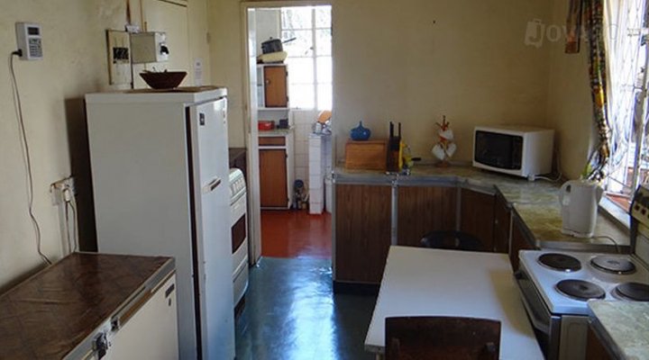 Chinhoyi Inn & Backpackers Lodge