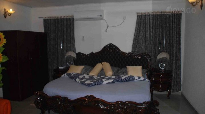 Crest Hotel & Gardens