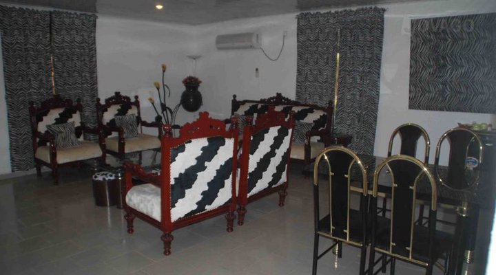 Crest Hotel & Gardens