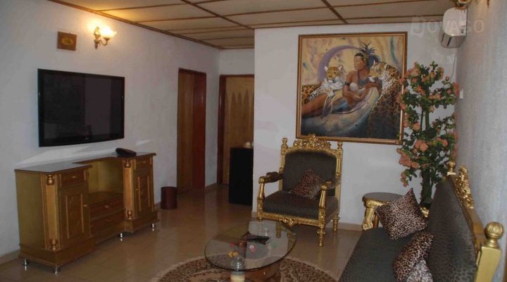 Crest Hotel & Gardens