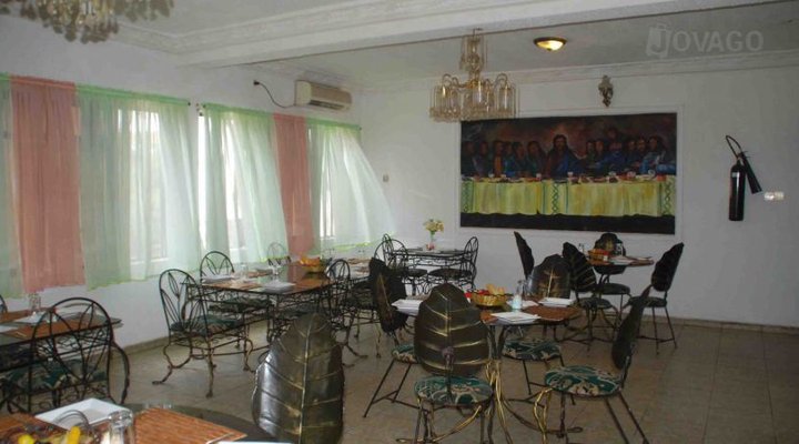 Crest Hotel & Gardens