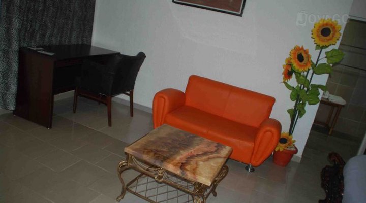 Crest Hotel & Gardens