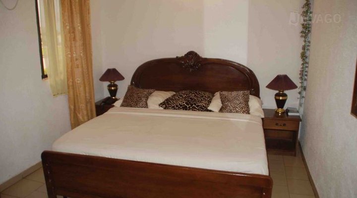 Crest Hotel & Gardens