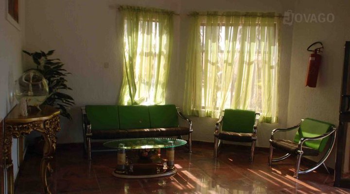 Crest Hotel & Gardens