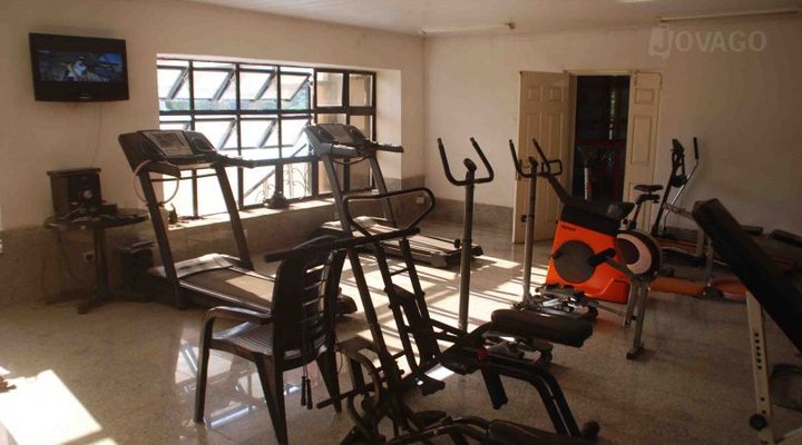 Crest Hotel & Gardens