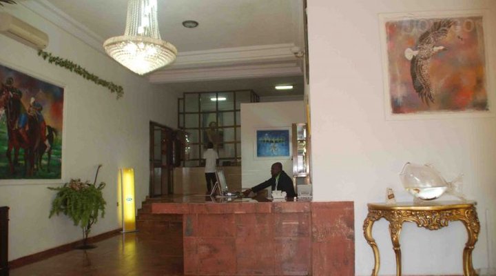 Crest Hotel & Gardens