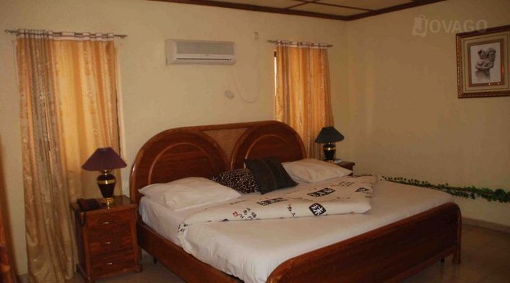 Crest Hotel & Gardens