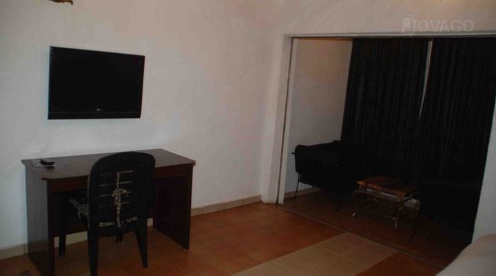 Crest Hotel & Gardens