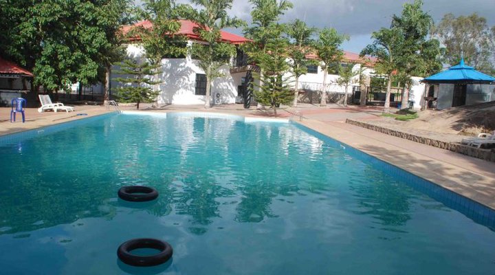 Crest Hotel & Gardens