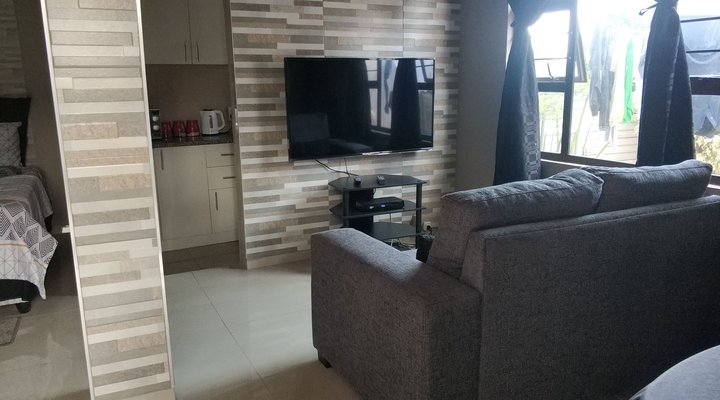 Bluff-Marine Drive Luxury Self Catering Cottage A