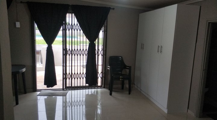 Bluff-Marine Drive Luxury Self Catering Cottage A