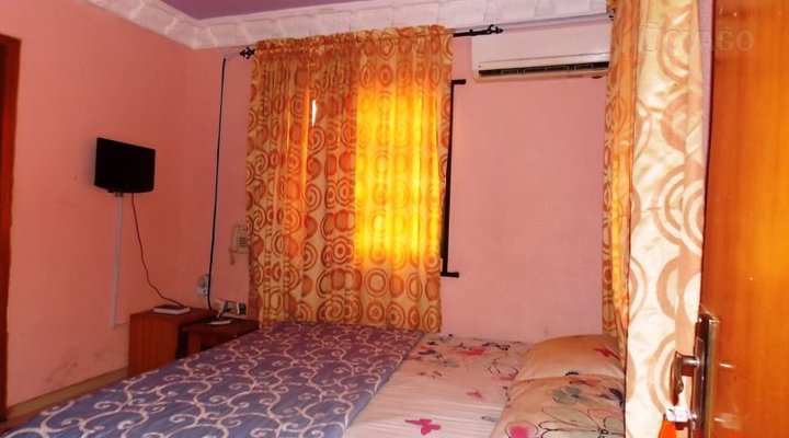 Golden Wax Garden And Suites