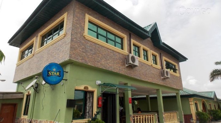 Golden Wax Garden And Suites