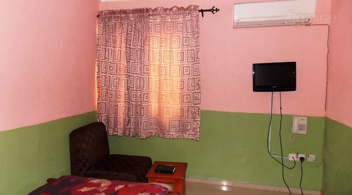 Golden Wax Garden And Suites