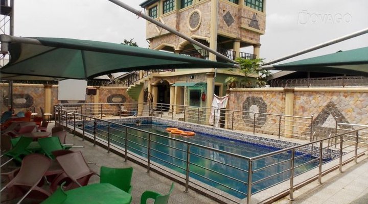 Golden Wax Garden And Suites