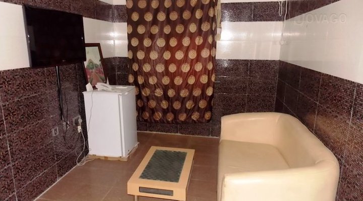Golden Wax Garden And Suites