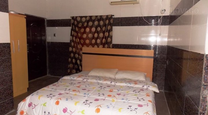 Golden Wax Garden And Suites