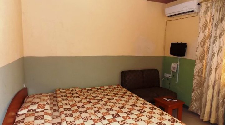 Golden Wax Garden And Suites