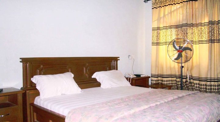 Amazon Hotel & Suites