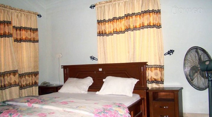 Amazon Hotel & Suites