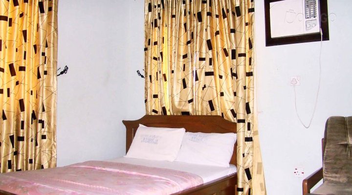 Amazon Hotel & Suites