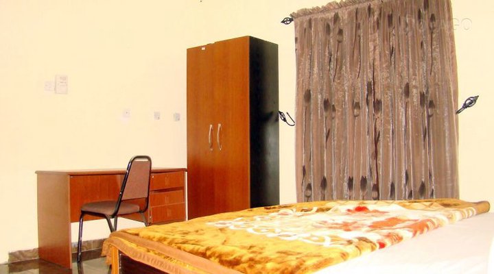 Domfav Hotel & Suites