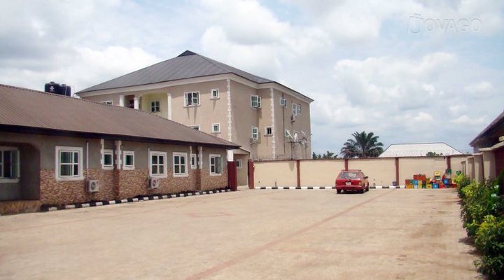 Domfav Hotel & Suites