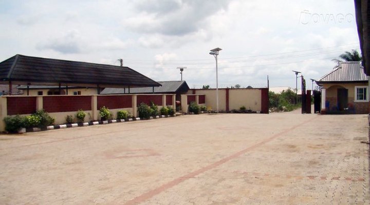 Domfav Hotel & Suites