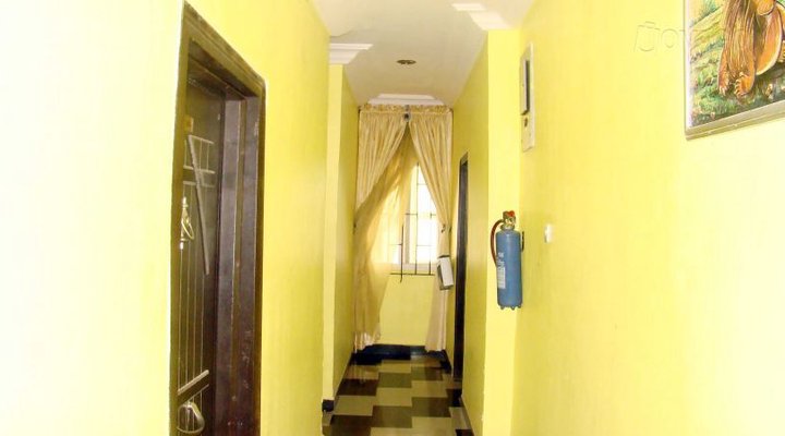 Domfav Hotel & Suites