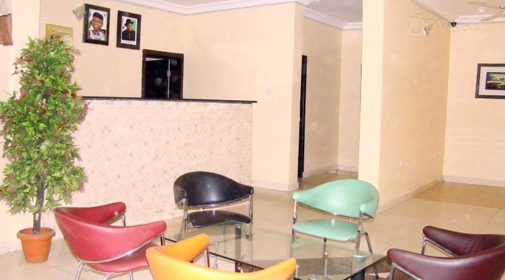 Domfav Hotel & Suites
