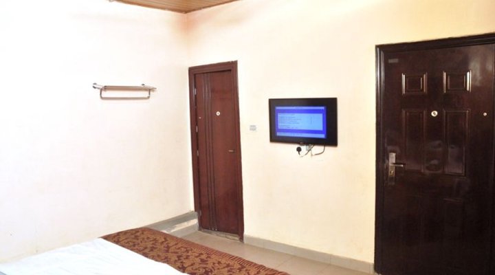 Sledge Lounge And Bar Limited