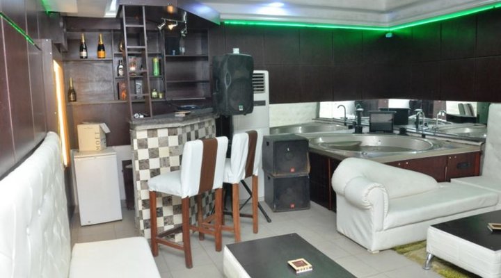 Sledge Lounge And Bar Limited