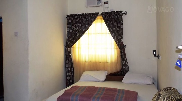 Stop Over Hotel, Ahaba Imenyi