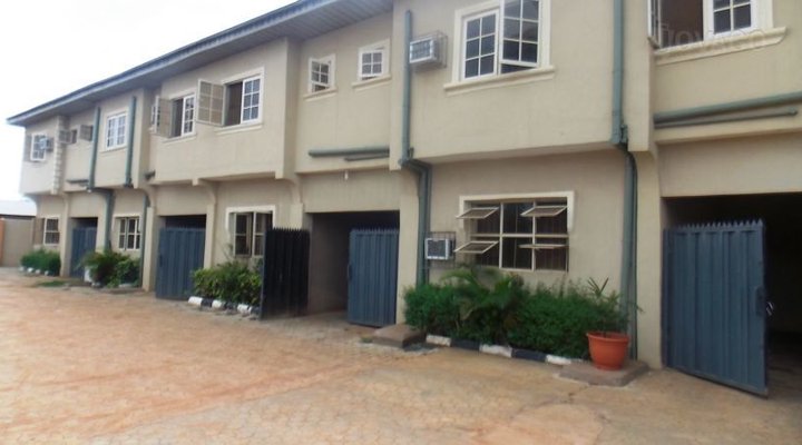 Avalon Suites & Gardens