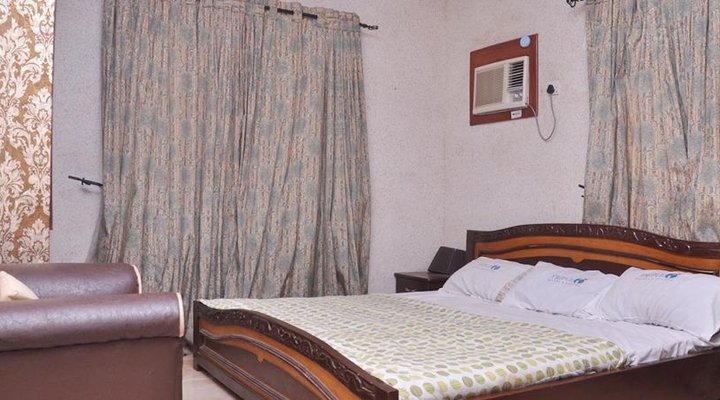 Tripple I Hotel and Suites