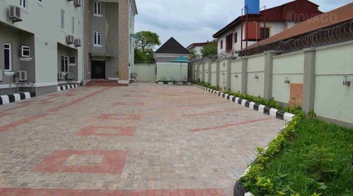Nue Crest Hotel and Suites