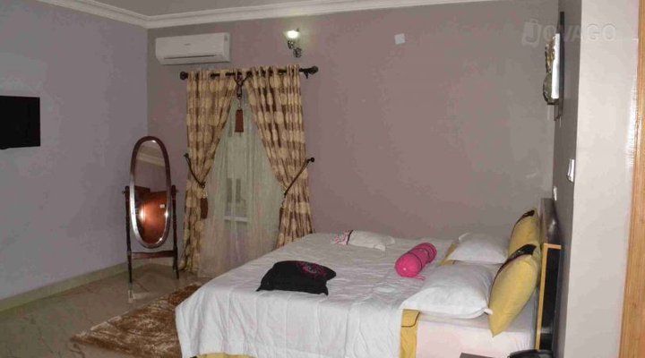 Nue Crest Hotel and Suites