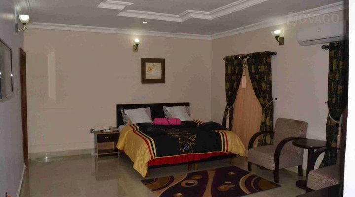 Nue Crest Hotel and Suites