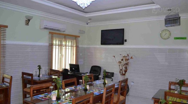 Nue Crest Hotel and Suites