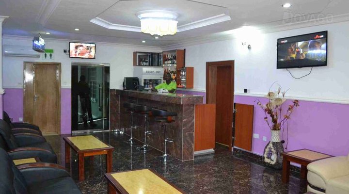 Nue Crest Hotel and Suites