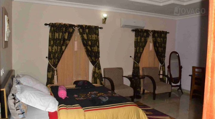 Nue Crest Hotel and Suites